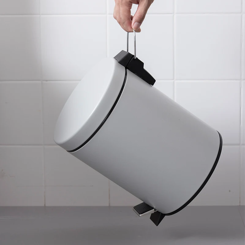 Зеркальный светло серый мусорный контейнер 5 л типа ножной педали экологически