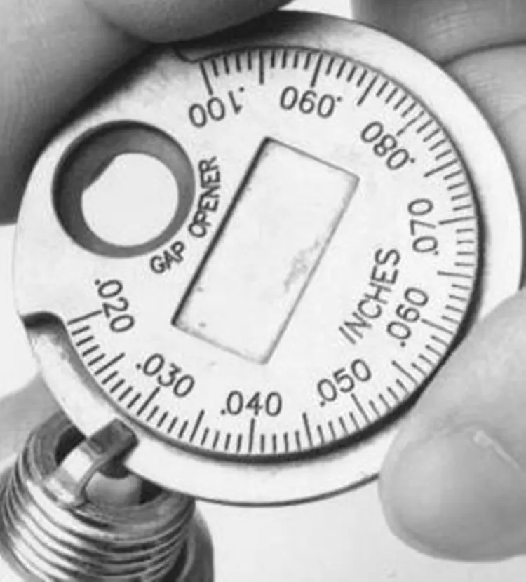 

New 1pc Spark plug gap measurement Coin type spark plug gauge 0.6-2.4MM