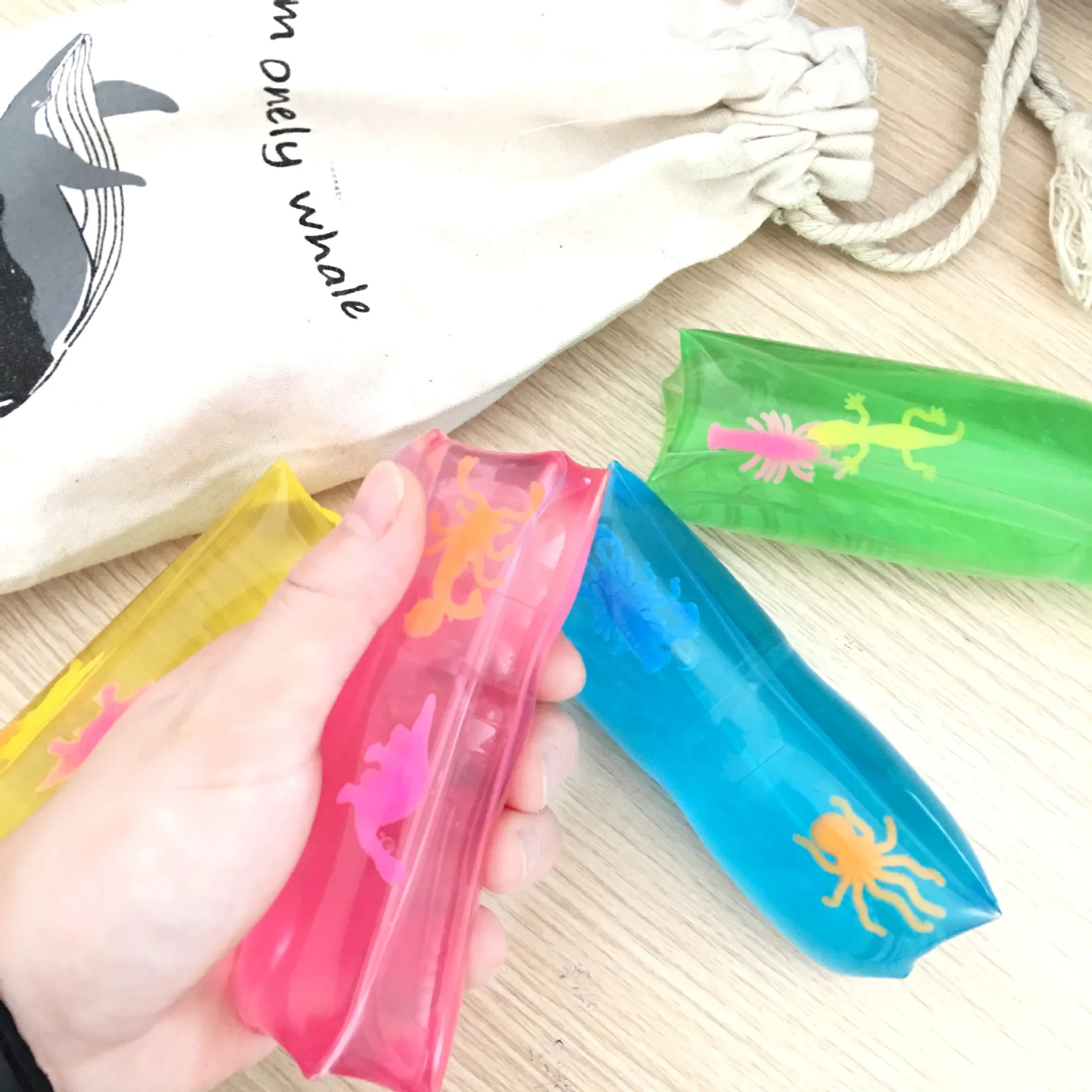 Large water-snake toy that can't catch the water. Water polo water bag is cute and cute. |