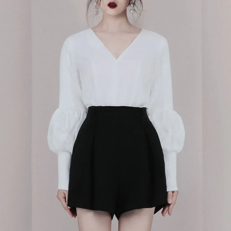 Женский офисный комплект из двух предметов Max Spri белый топ с V образным вырезом и