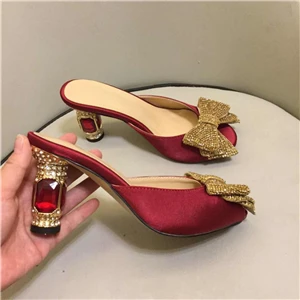 Red Роскошные шлепанцы на каблуке со стразами; женская обувь золотистого цвета с большим бантом-бабочкой из атласа хорошего качества с открытым носком; Новинка года; женская верхняя одежда - Цвет: Red