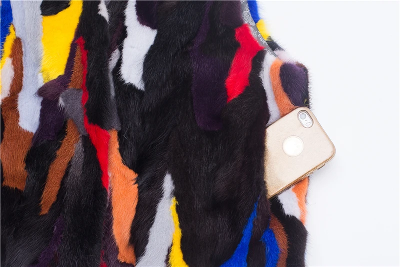 Женская разноцветная Норковая жилетка зимняя утепленная средней длины с v