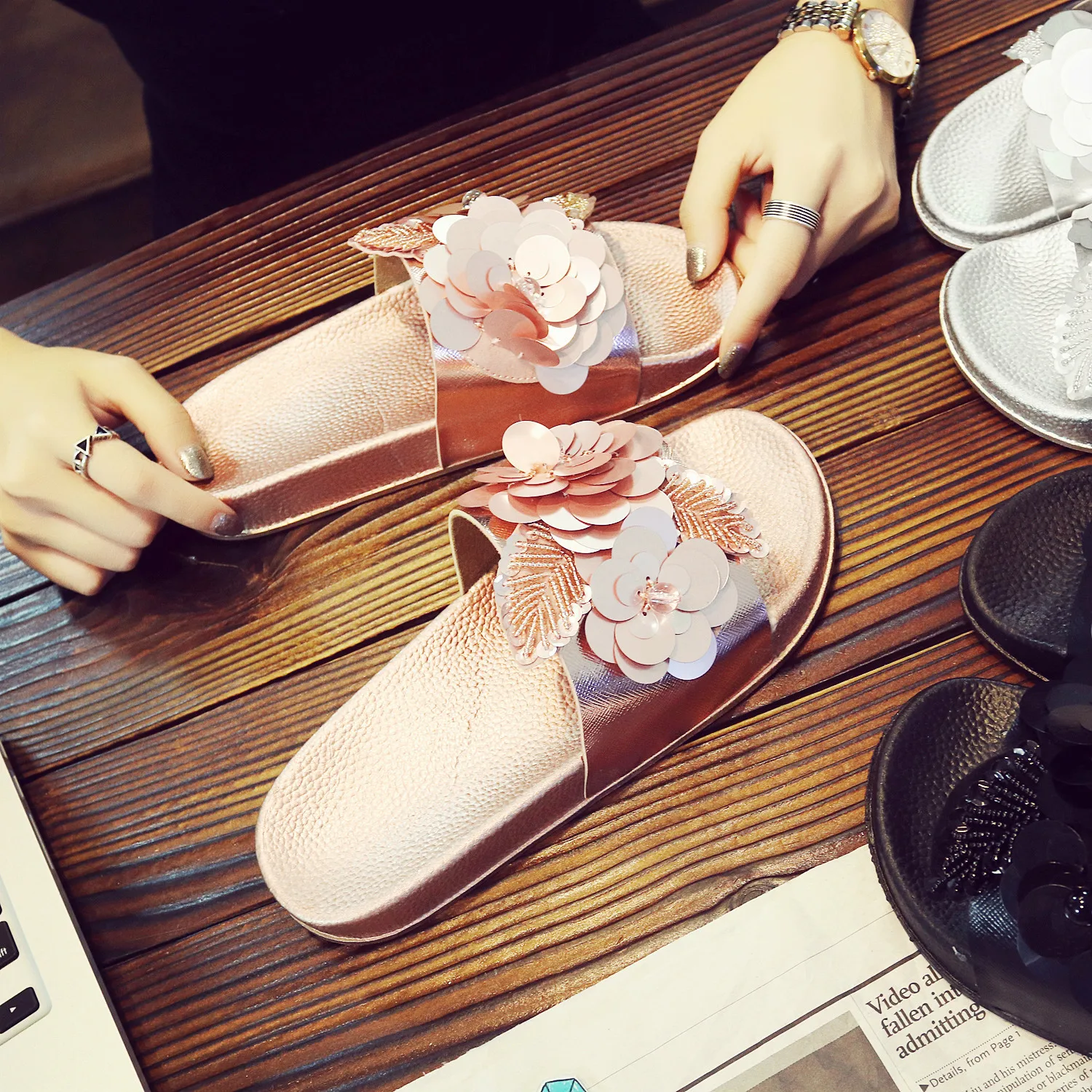 New Women Bright Slippers Spring Summer Autumn Home Beach Slippers Home Flip Flops Comfortable Flat Shoes 988