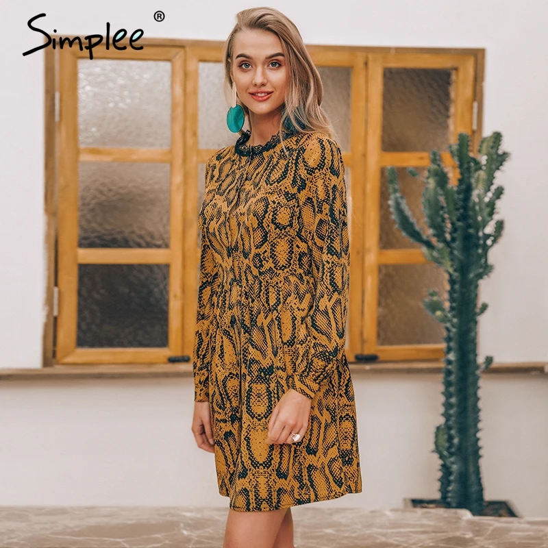 Весеннее женское короткое платье Simplee со змеиным принтом повседневное клубное