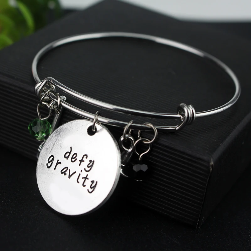 Женский браслет с подвесками в стиле музыкальных мотивов диаметром 6 см |