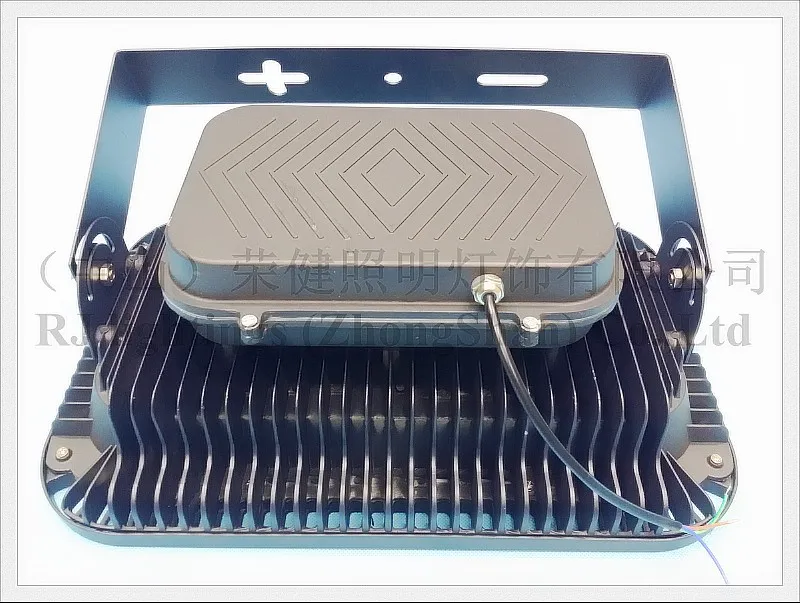 С линзой 90 градусов излучения Угловой светодиодный прожектор 150 Вт (3X50 Вт)