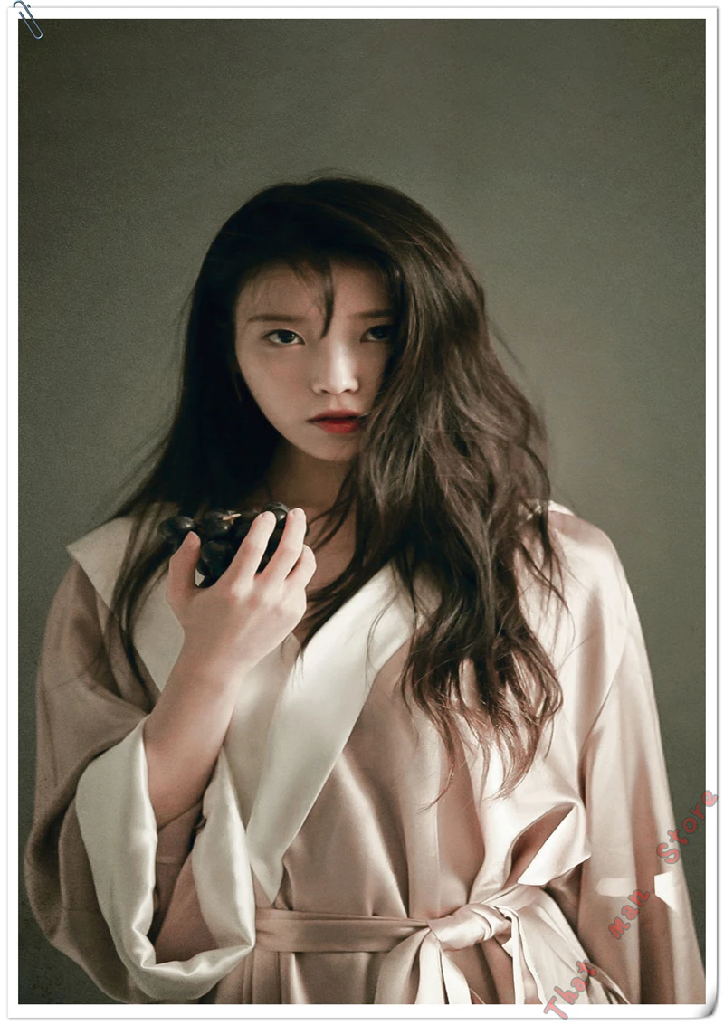Лиловый IU Lee Ji Eun Южная Корея красивая модель белая крафт-бумага плакаты декоративный настенный плакат украшение дома 42*30 см - Цвет: Лиловый