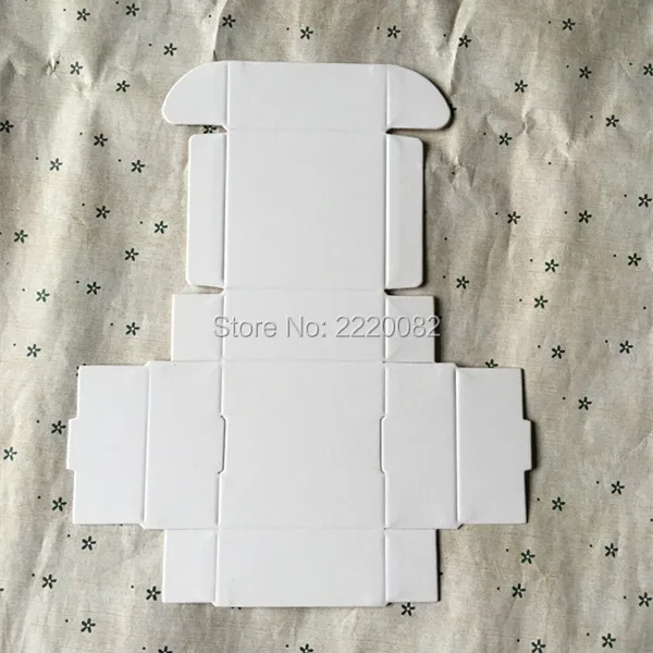 

Free shipping 30pcs a lot 7x7x3cm white paper casket/candy case/packing box/top grade gift case/useful snack case