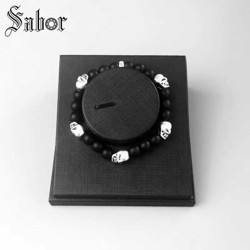 Аксессуары браслет из нитки с 5 черепами обсидиановые бусины Новинка затемненный