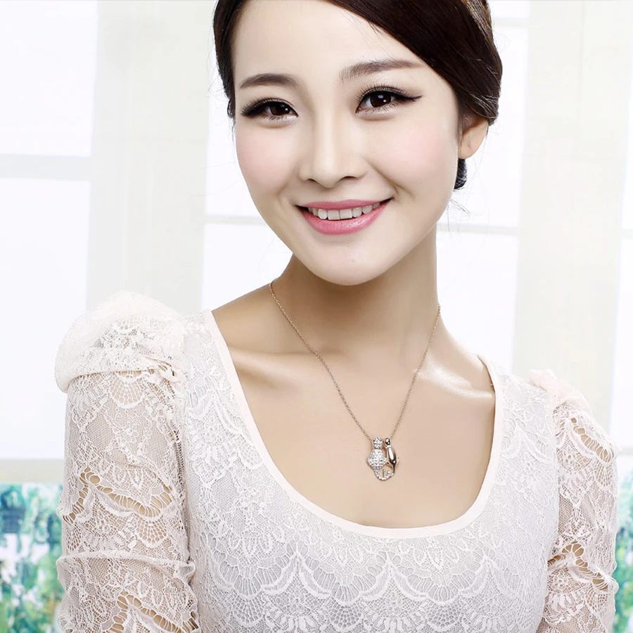 Ожерелье с кулоном в виде двух кошек из белого золота | Украшения и аксессуары