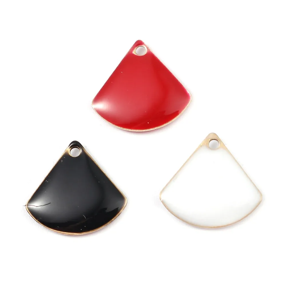 

DoreenBeads модные медные эмалированные блестки кулон Веерообразный латунный Цвет Черный Красный Белый ювелирные изделия DIY 13 мм x 12 мм, 10 шт.