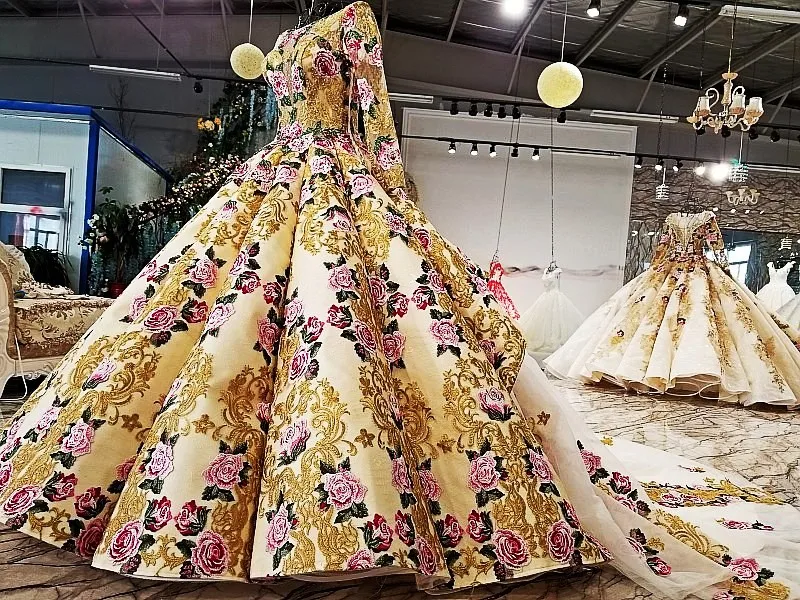 Свадебное платье с открытыми плечами и длинным рукавом 2018 скромное 3D цветочное