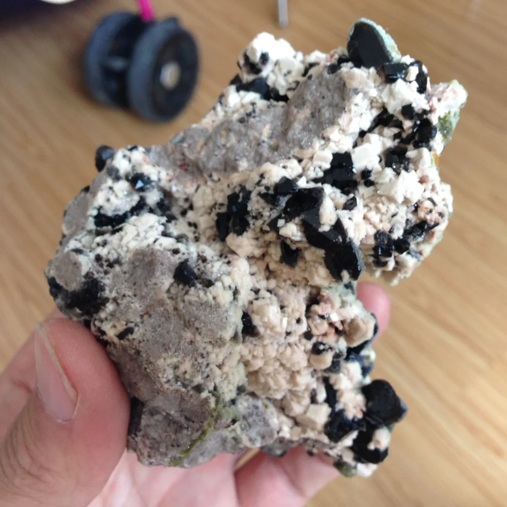 356 г натуральный черный кристалл и feldspar смешанный кластер образцы минералов