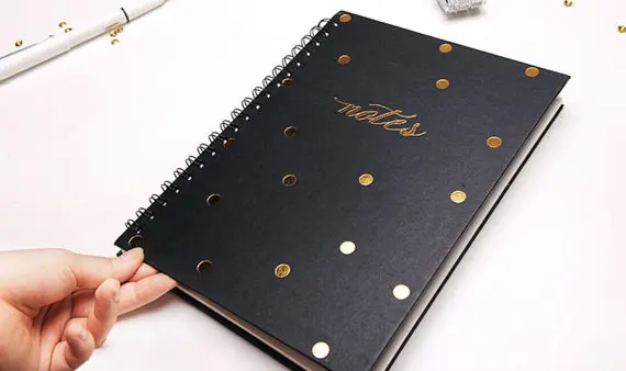 Блокнот в горошек с спиральным переплетением/записная книжка/золотой и