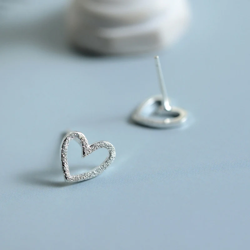 Серьги гвоздики в форме скраба S925 pure svlove с вырезами элегантные маленькие женские