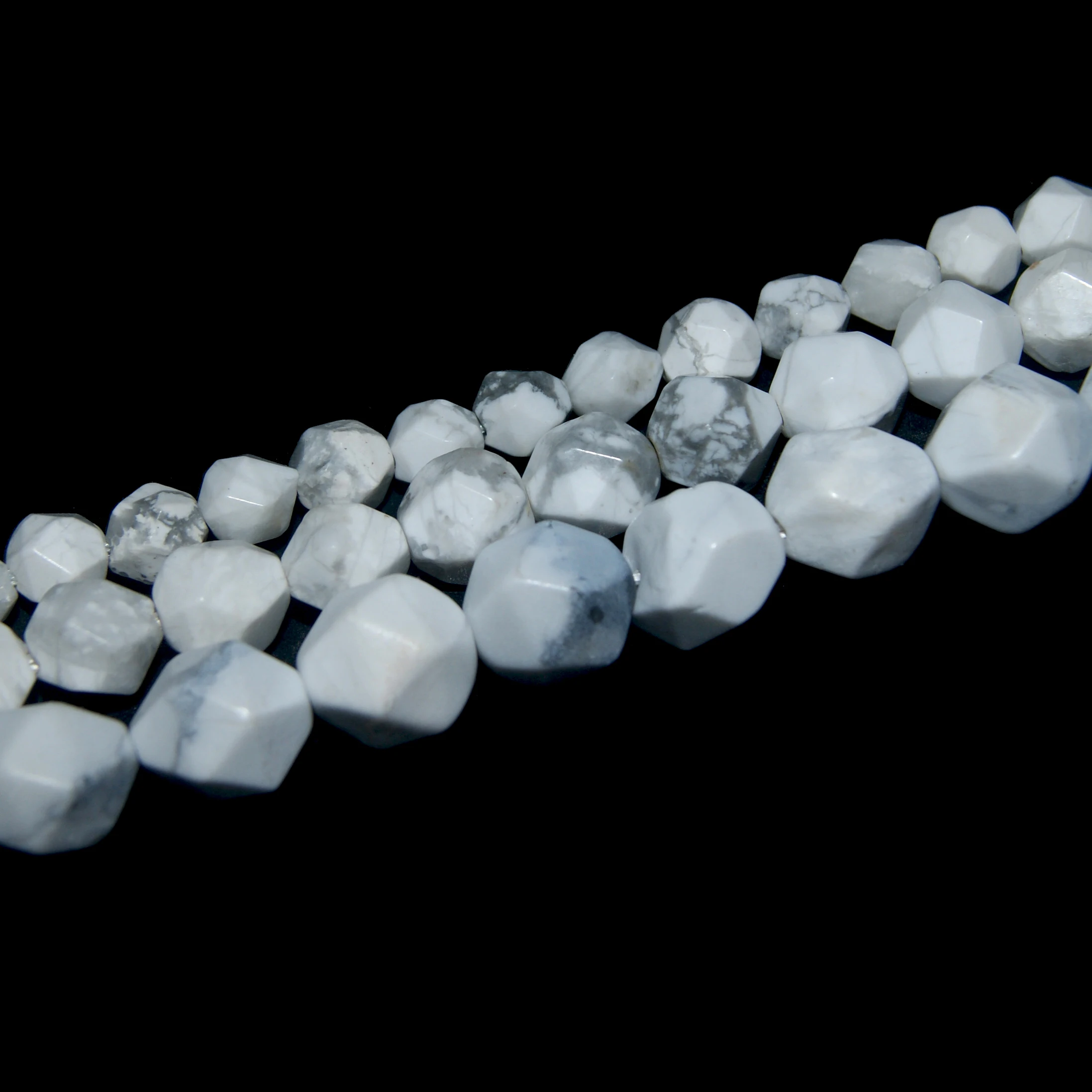 Оптовая продажа бусины из натурального камня граненые круглые Howlite белого цвета