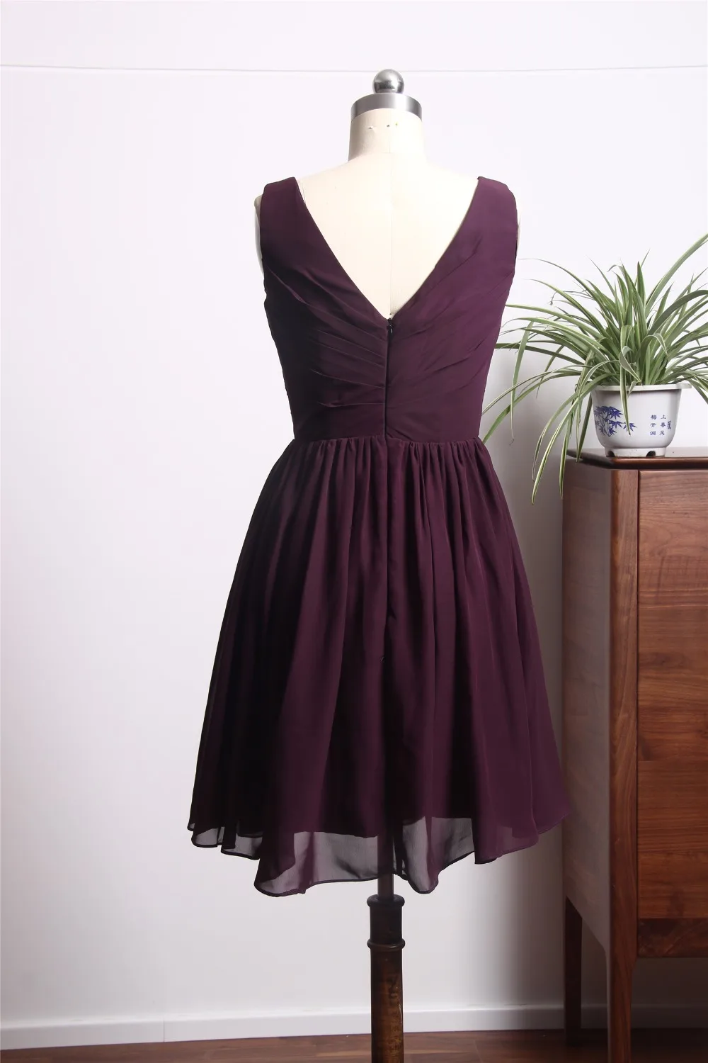 Charming Dark Purple Prom Dresess Short 2018 V-Neck Ruched Bodice Cheap Graduation Dress vestido de festa curto | Свадьбы и