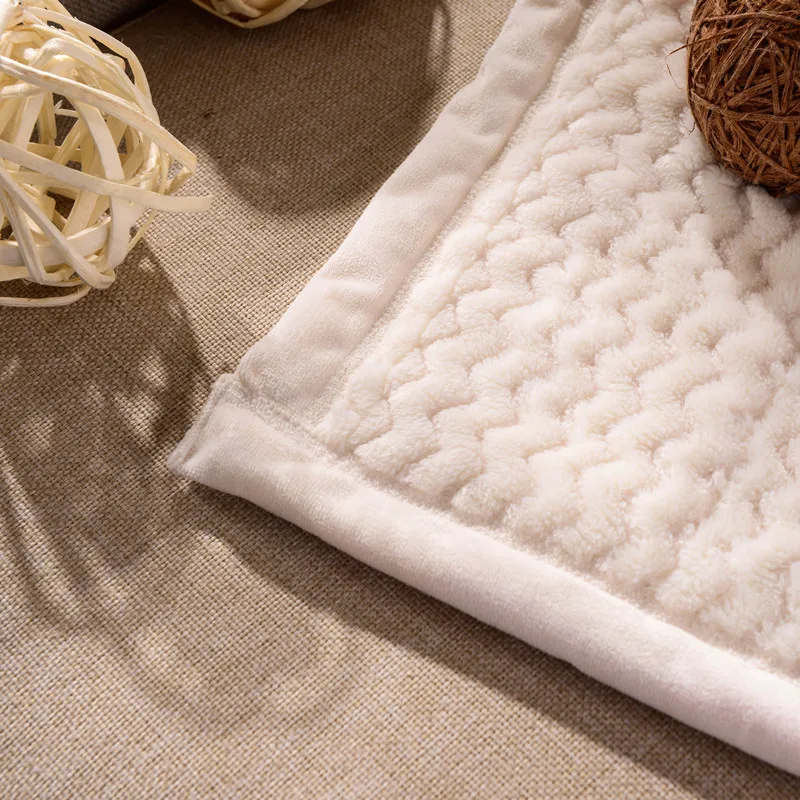 Одеяло в японском стиле с двумя линиями однотонное розовое Норковое одеяло из мягкого флиса искусственным