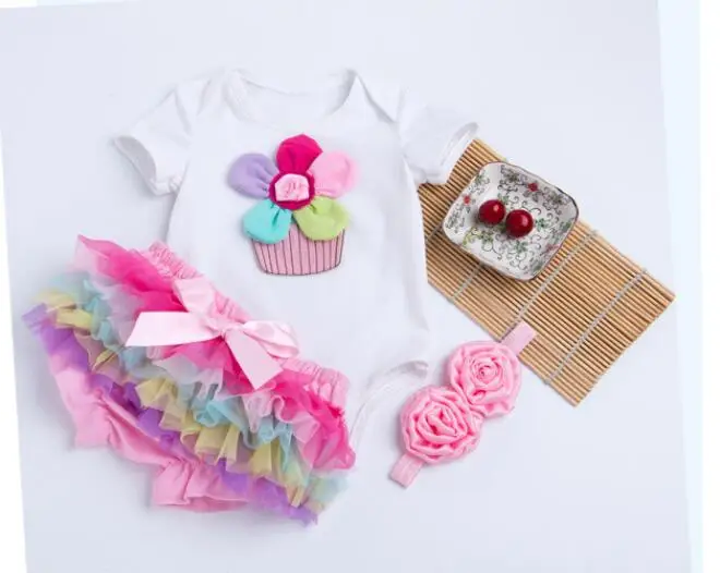 Белый комбинезон с рисунком из мультфильма de bebes боди + повязка на голову шорты