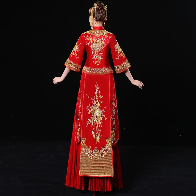 

Bride Red Traditional Chinese Wedding Dress Pleated Satin Cheongsam Embroidery Qipao Vestido Oriental Style Dresses Qi Pao