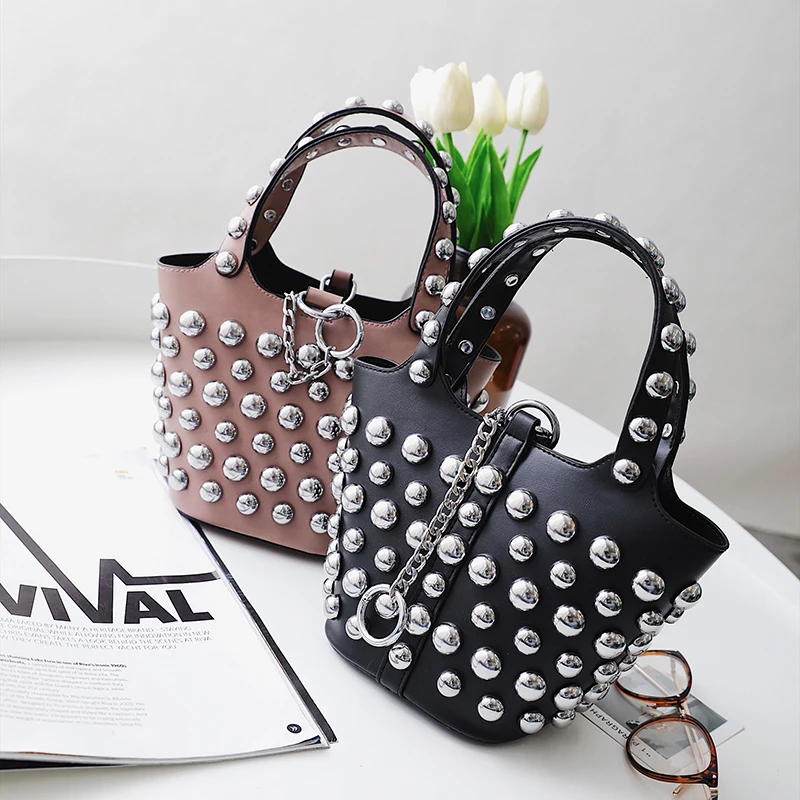 Сумка женская кожаная с заклепками саквояж кросс-боди мессенджер кошельки и