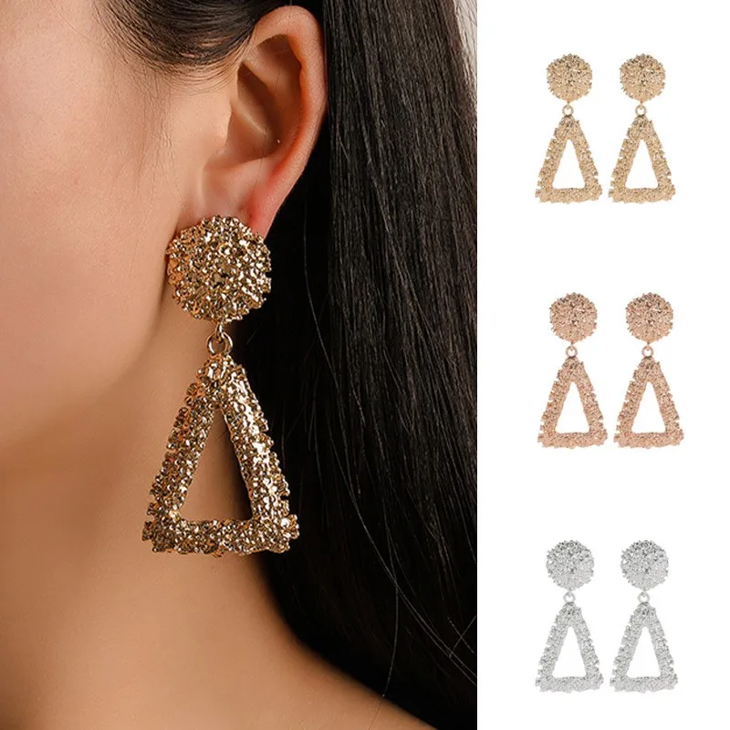 Новый Дизайн Полые матовый треугольные Висячие серьги Личность сплавом из