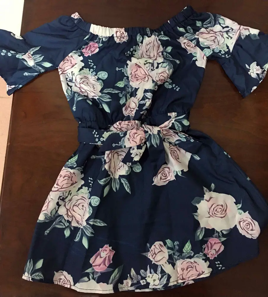 Одинаковые комплекты для мамы и дочки платье с цветочным принтом открытыми