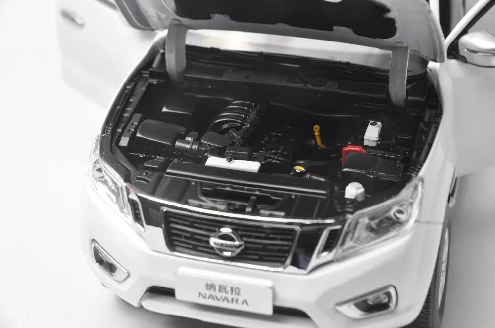 1:18 литья под давлением модель для Nissan Navara NP300 Белый Пикап сплав игрушечный автомобиль миниатюрная коллекция подарки грузовик