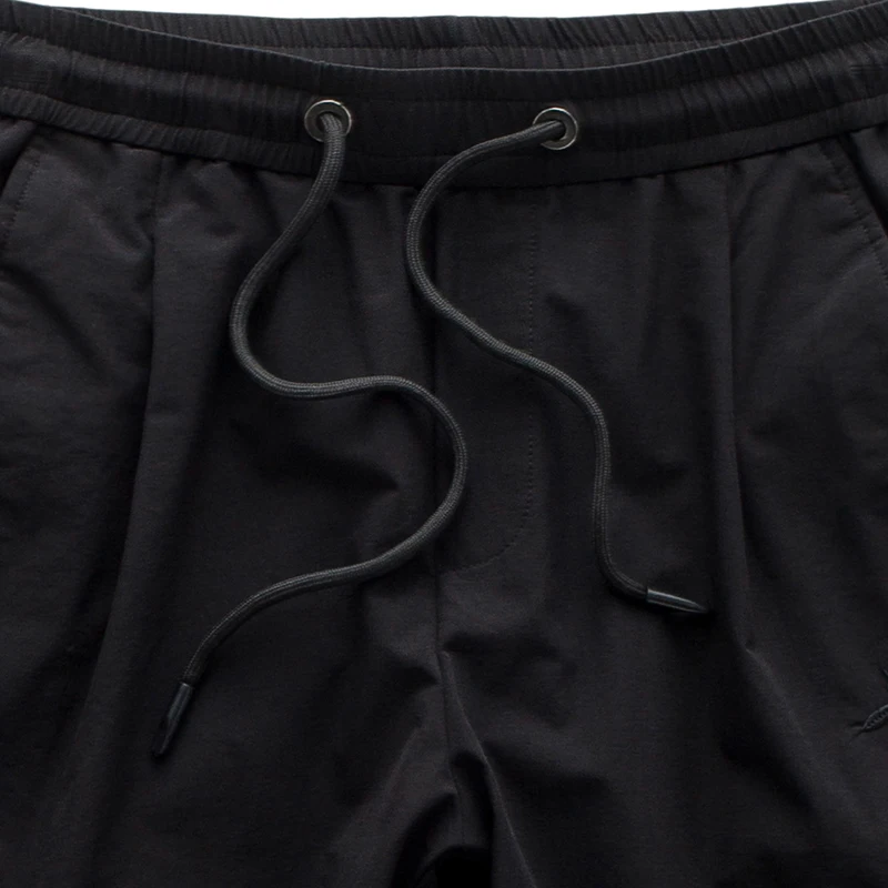 Повседневные брюки для мужчин тонкие весенне-летние без глажки узкие штаны из