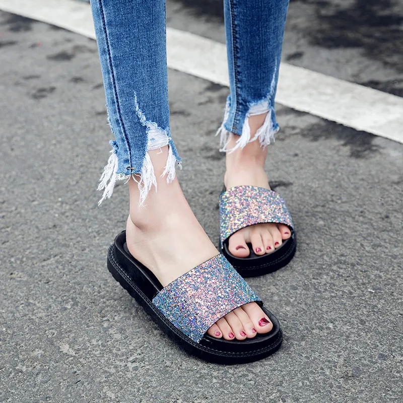 Повседневная обувь на платформе коллекция 2019 года блестящие шлепанцы летняя