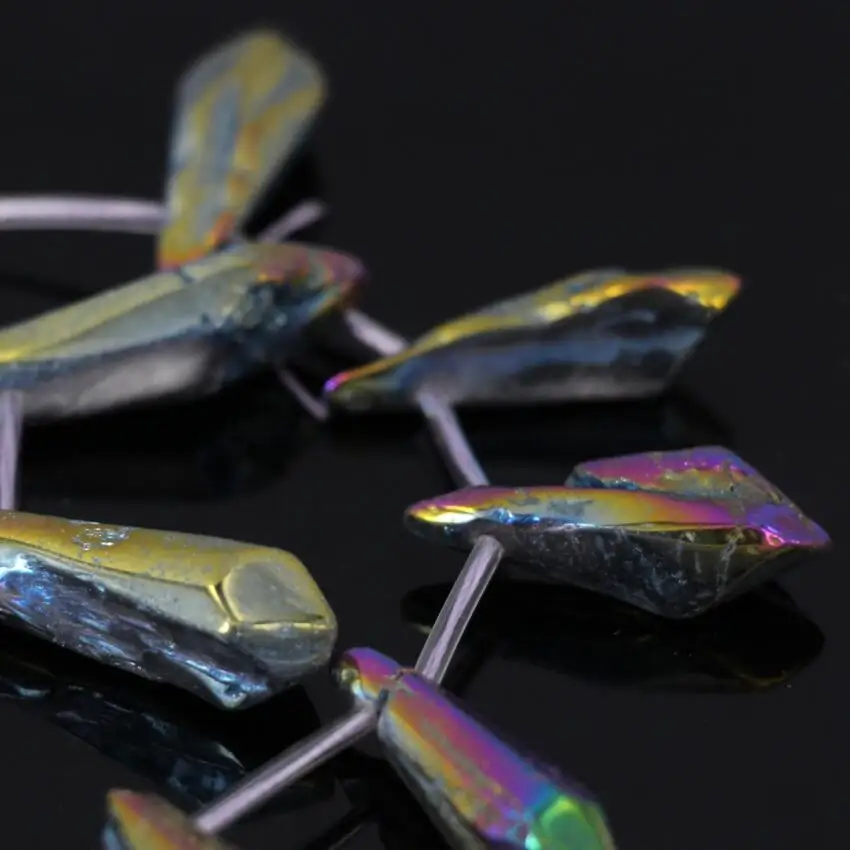 Полированные радужные титановые кварцевые друзы с кристаллами сверху бусины