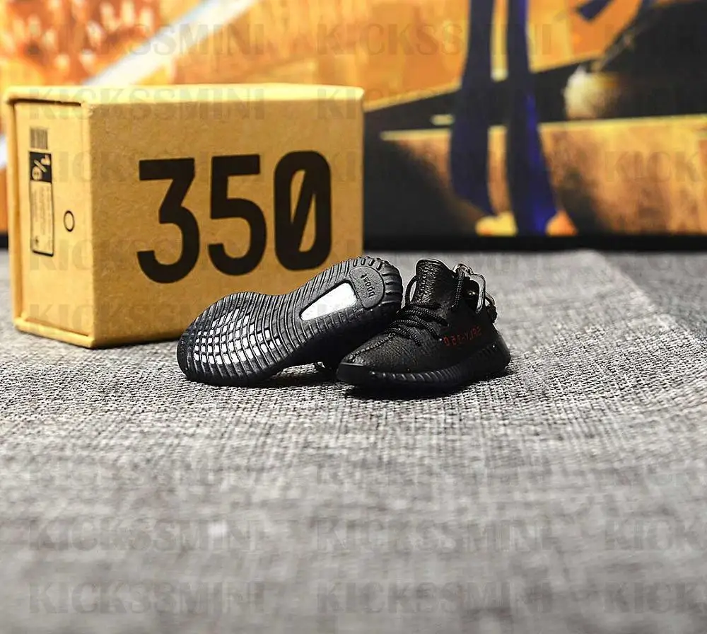 a pair(naked shoe) Дропшиппинг, высокое качество, 350, брелки для кроссовок, 1/6 масштаб, 3D, мини кроссовки для обуви, JORDAN, брелок для ключей, кукла, аксессуар - Цвет: a pair(naked shoe)