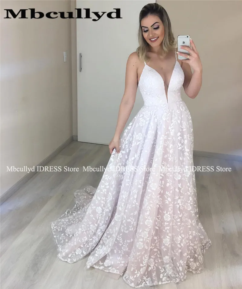 Женское свадебное платье на тонких бретельках винтажное кружевное пляжное из