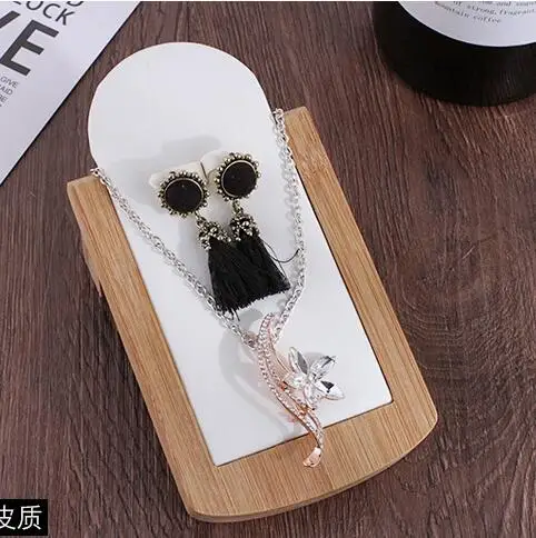 Leather white small Ожерелье цепочка Ювелирные Изделия Дисплей Стенд Свадебная вечеринка подарок подставка для подвесок с микроволокно, ювелирные украшения выставочный магазин счетчик - Цвет: Leather white small