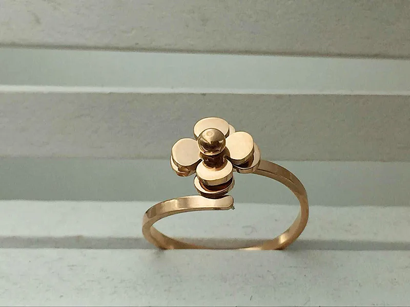 Модное женское кольцо из нержавеющей стали с цветами в виде камелий розовое