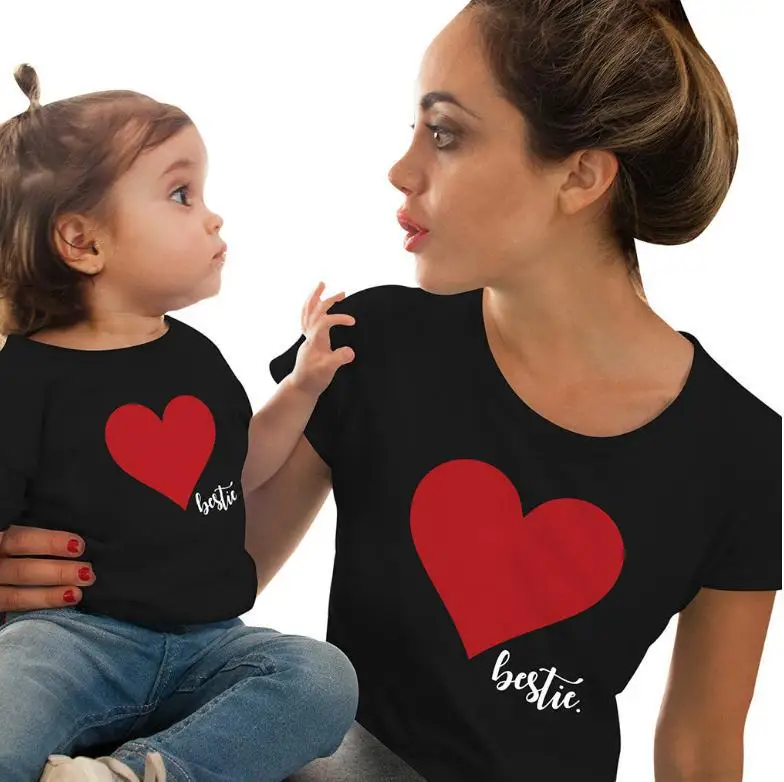 

Одежда для мамы и меня, футболка, семейная Одинаковая одежда, летняя футболка с принтом Love, одежда для мамы и дочери, семейный образ