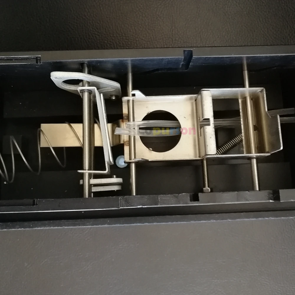 Оригинальная одноголовочная Механическая укупорочная станция/сборка