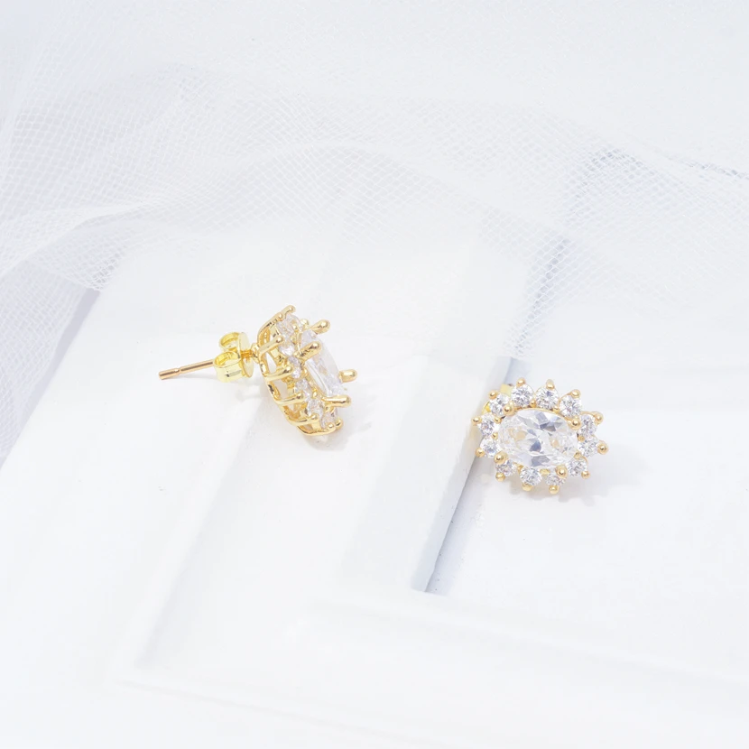 Женские серьги гвоздики с фианитом золотого цвета белым кристаллом AAA Подарочная
