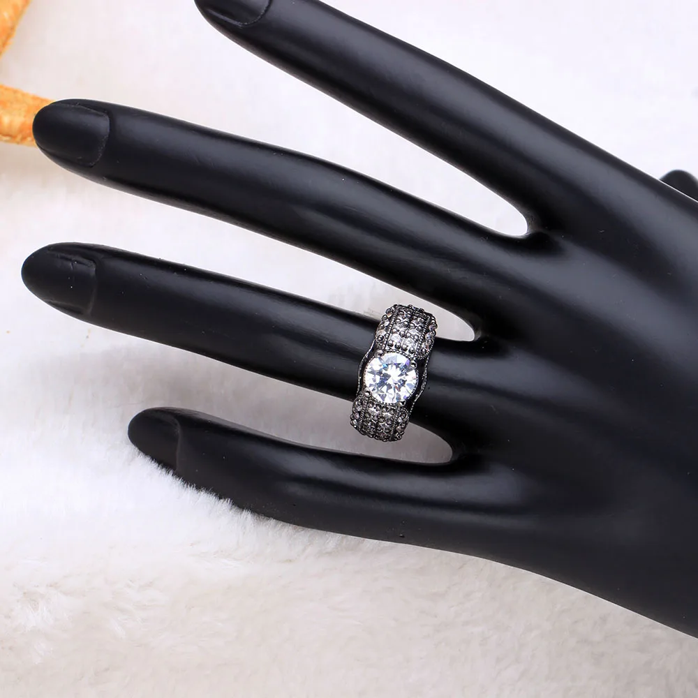 Загадочное винтажное черное кольцо 2017 года с белым камнем маленьким вокруг