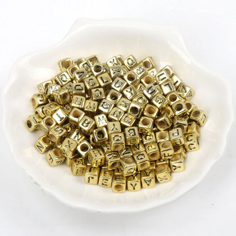 YKL0226-GOLD Кубики 100 шт Случайные смешанные белые черные квадратные буквы Алфавит Акриловые Свободные разделительные бусины для детей DIY Изготовление ювелирных изделий - Цвет: YKL0226-GOLD