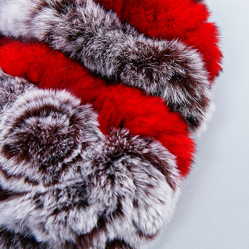 Зимняя женская шапка из натурального меха можно носить как передней частью так и