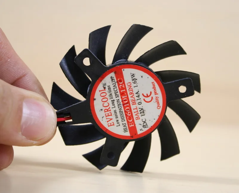 

Original 5.5cm graphics card fan 3.5cm compatible 9500 graphics card