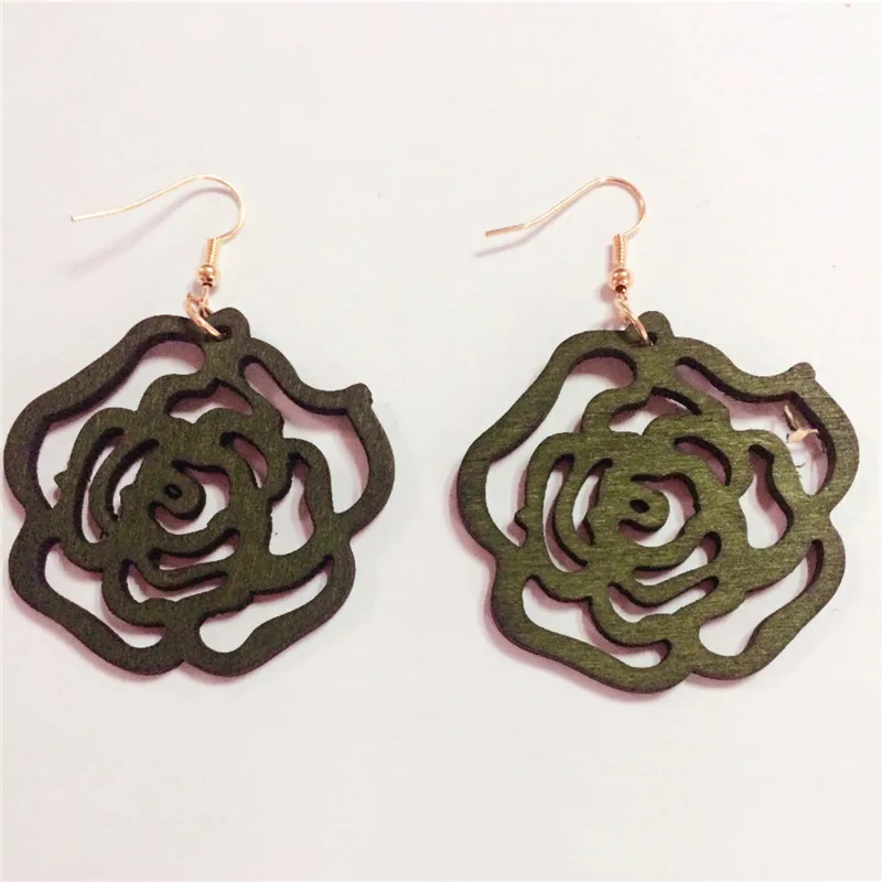 Женские деревянные серьги в картонной коробке красные и коричневые зеленого