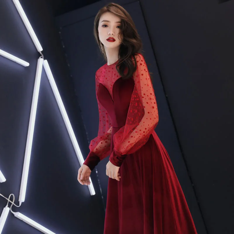 Женское вечернее платье в горошек с длинным рукавом