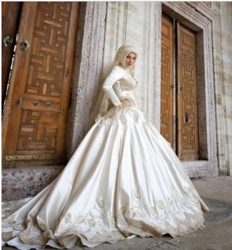

Middle East Style Satin Wedding Dress Appliqued O-Neck Regular Long Sleeves Wedding Gown Floor-Length Ball Gown 2016 Bridal Gown