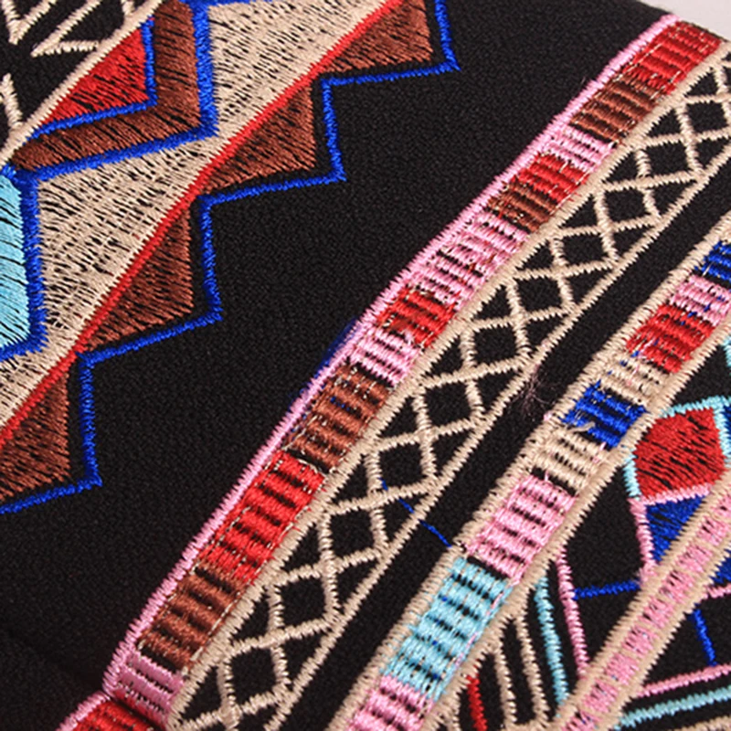 Женская куртка с длинным рукавом черная водолазка цветочной вышивкой и