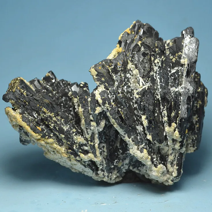 

Natural wolframite crystals pyrite and other symbiotic original stone ore mineral crystal specimens teaching specimens