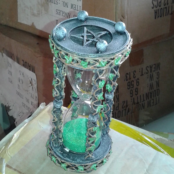 Vintage resin small hourglass ornaments Countdown timer 5 minutes Cultivating children time concept creative gift
