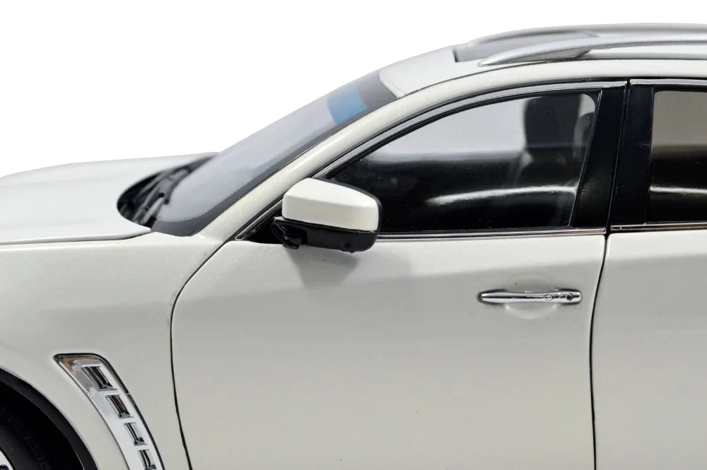 Paudi модель 1:18 Масштаб Infiniti QX70 белая литая под давлением модель автомобиля Игрушечная машина модель автомобиля открываются двери