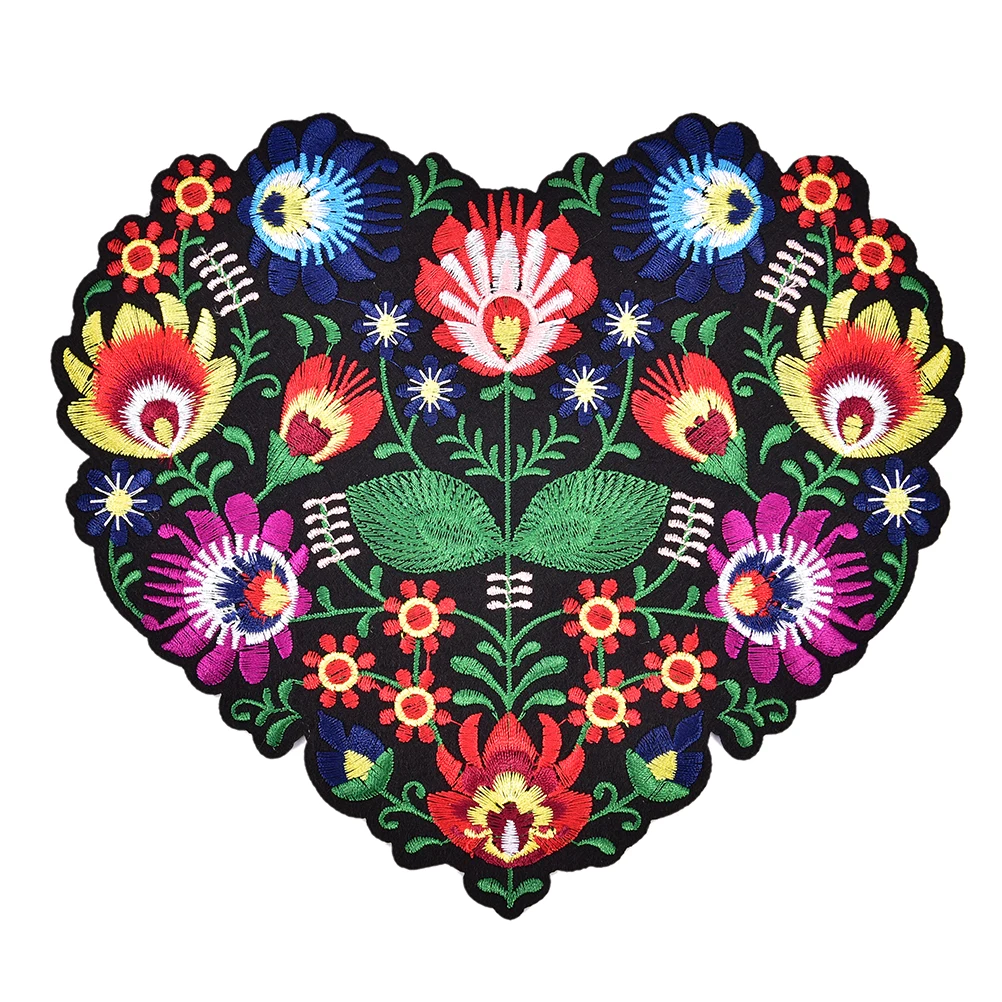 Нашивки в форме сердца с цветочной вышивкой и аппликацией для одежды железные